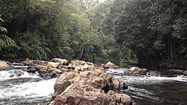 Cachoeira próxima ao distrito