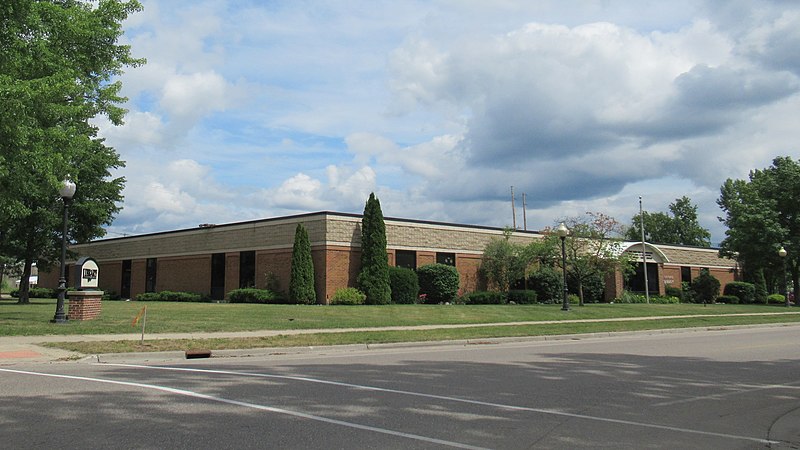 File:Cadillac, MI library.jpg