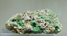 Caledonit auf Cerussit - Mineralogisches Museum Bonn (7354) .jpg