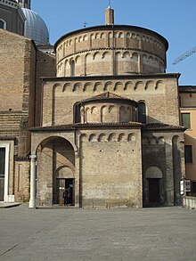 Exterior Cathedrale de Padoue (Italie).jpg