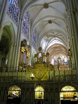 Vaulted ceiling, high altar, and reja of the main chapel Cathedral of Toledo, Spain - interior 1.JPG