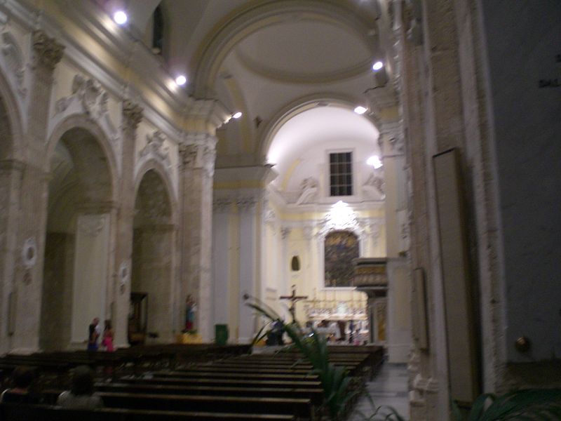 File:Cattedrale campagna interno.jpg