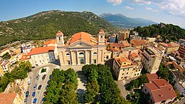 Kathedrale Santa Maria della neve, Nuoro, von der Drohne aus gesehen.jpg