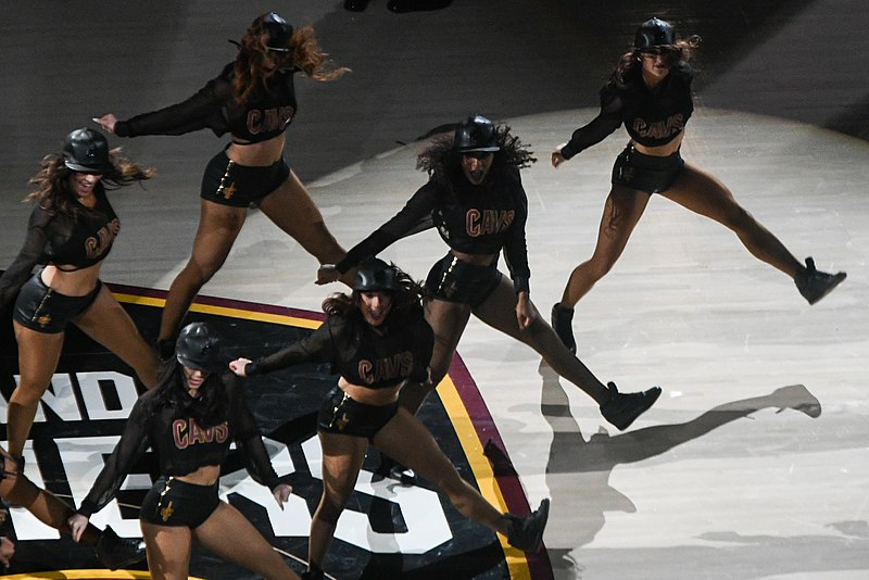 File:Cavaliers Girls (38671244321).jpg