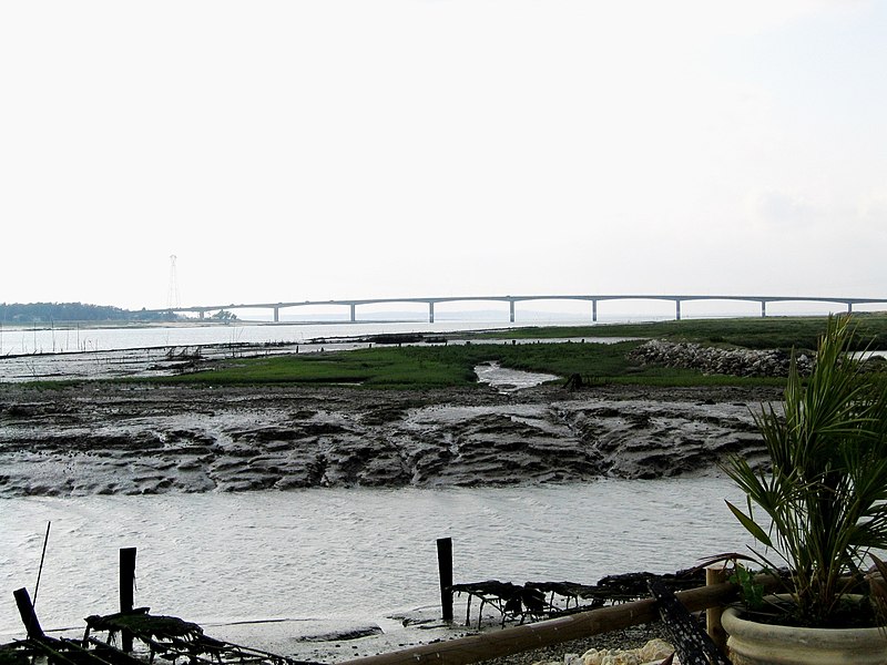 File:Charente-Maritime Marennes Chenal Pont Seudre 17072005 - panoramio.jpg