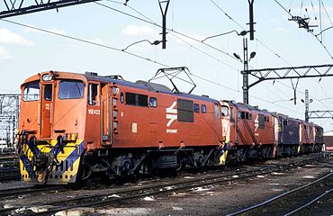 No. 16-422B & A (E1709 & E1669) in Spoornetoranje, Germiston, 6 Desember 1991