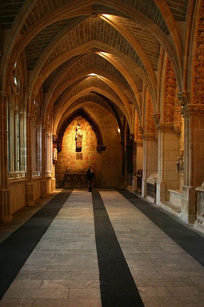 File:Cloister - Cathedral of Burgos.JPG