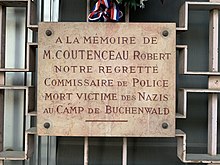 Районный полицейский участок 8-го округа Лиона - табличка Роберта Кутенто - close-up.jpg