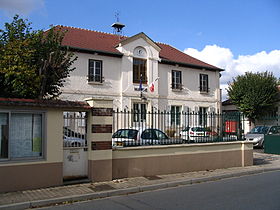 Coubert - Town hall.JPG