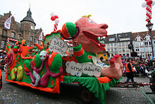Karnevalswagen beim Düsseldorfer Karneval 2013 mit GEMA-Kritik (Quelle: Wikimedia)