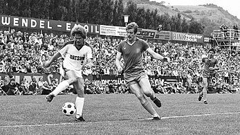 DFB-Pokal 1981/82: Norbert Ringels bleibt Zweikampfsieger gegen den Dillenburger Roland Wieth