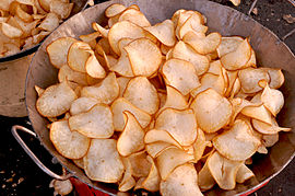 Жареные во фритюре чипсы из маниоки