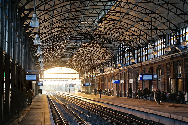 View of the platforms inside the station.