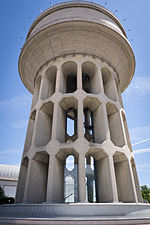 Thumbnail for File:Depósito de agua del Canal de Isabel II en la plaza de Castilla.JPG