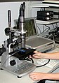 Kính hiển vi kỹ thuật số để kiểm tra các sợi quang học tại Đại học Kỹ thuật Nuremberg