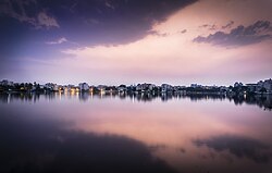 Krepusko ĉe Saroornagar-lake.jpg