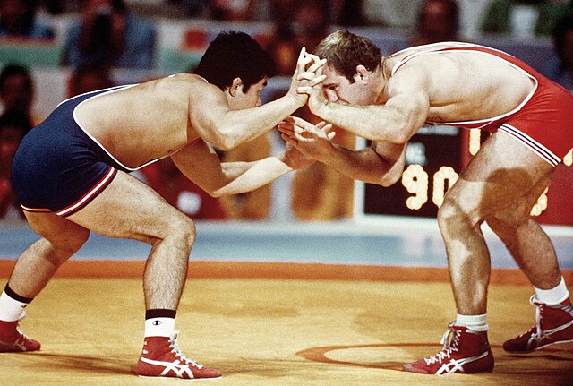 Freestyle wrestling typically involves one wrestler wearing a blue singlet and one wearing a red singlet to distinguish the two for scoring purposes