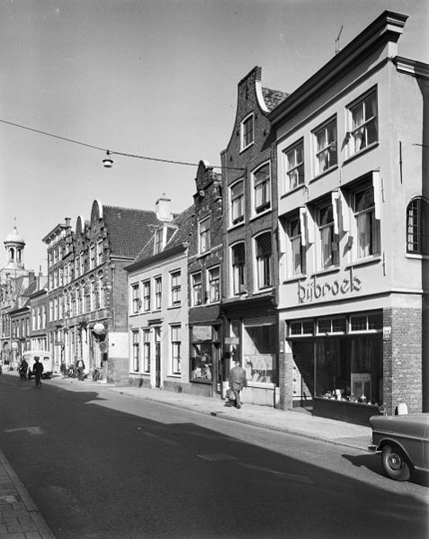 File:En lager, straatoverzicht - Haarlem - 20097526 - RCE.jpg