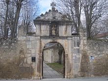 Acceso a la ermita de San Amaro, situada en pleno Camino de Santiago