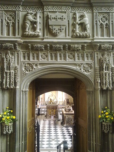 File:Entrance to the Beauchamp Chapel at St Mary's.jpg