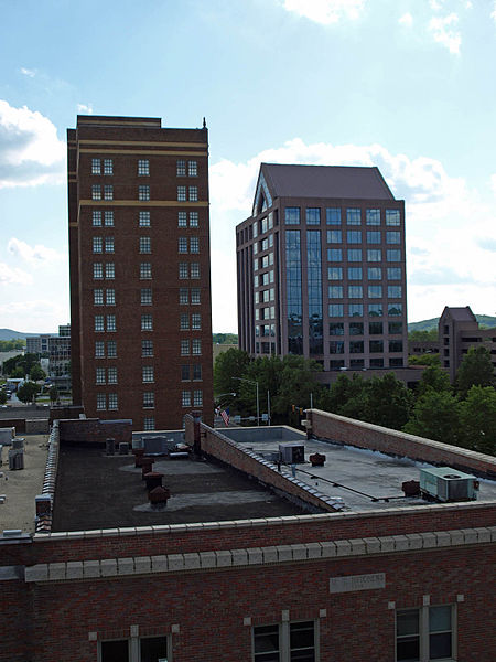 File:Erskine Hotel & Regions Center May 2011.jpg