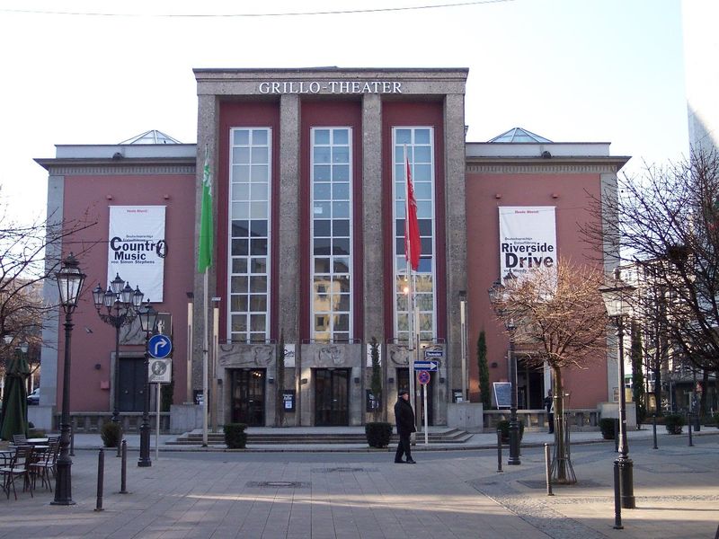 File:Essen Grillo Theater Front 1 2005.jpg