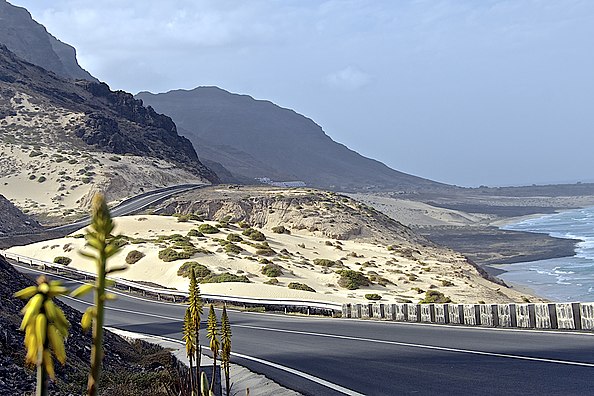 Estr. Baía das Gatas - Calhau, Cape Verde - panoramio (1).jpg
