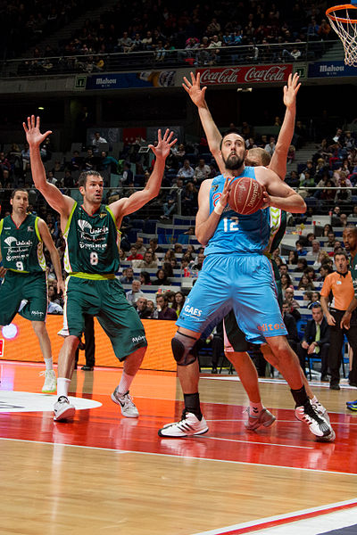 File:Estudiantes vs Unicaja Málaga - Germán Gabriel, Andy Panko, Luka Žorić - 01.jpg