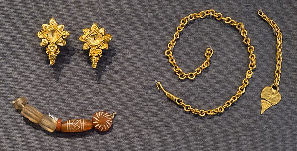 Gold jewelry and etched carnelian beads, Nilgiri Hills culture, 1st millennium CE. British Museum