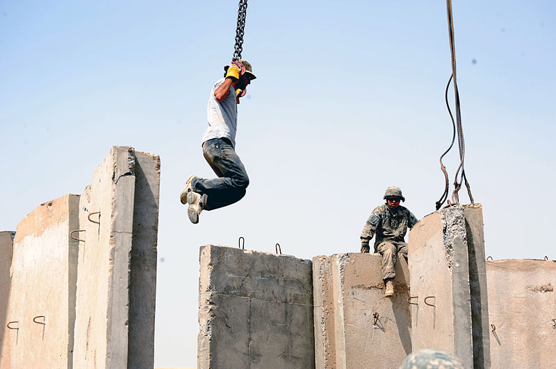 File:Expanding T-walls at Joint Security Station Loyalty in Baghdad, Iraq DVIDS173703.jpg