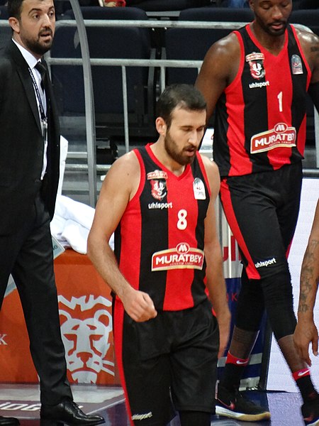 File:Fenerbahçe Men's Basketball vs Uşak Sportif TSL 20171224 (42).jpg