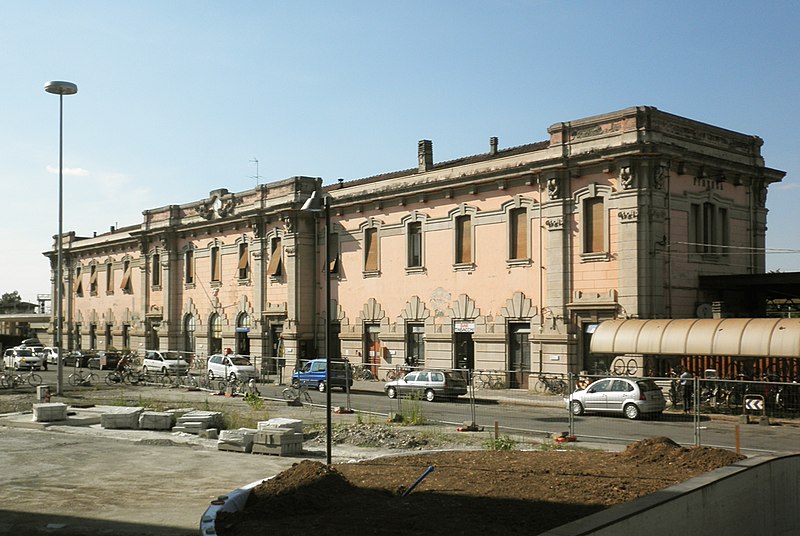 File:Fidenza stazione ferr scorcio.JPG