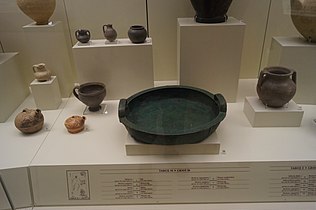 Artefacts des tombes μ (mu) et ε (epsilon), LH I, ca. 1600-1550 avJC, AMM.