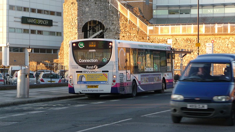 File:First Hampshire & Dorset 44508 YX58 HWG rear.JPG