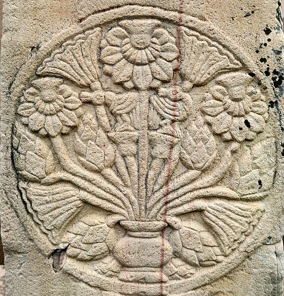 File:Flower motif Stupa No2 Sanchi.jpg