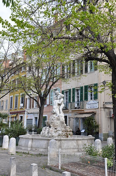 File:Fontain, Toulon - panoramio.jpg