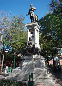 Monument of Francisco Vicente Aguilera on Dolores square in Santiago de Cuba Francisco Vicente Aguilera Santiago de Cuba.jpg