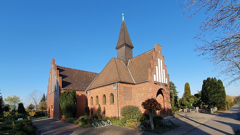 File:Friedhofskapelle auf dem Friedhof Tostedt.jpg