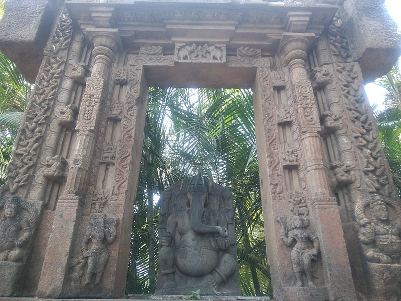 File:Ganapathi statue.jpg