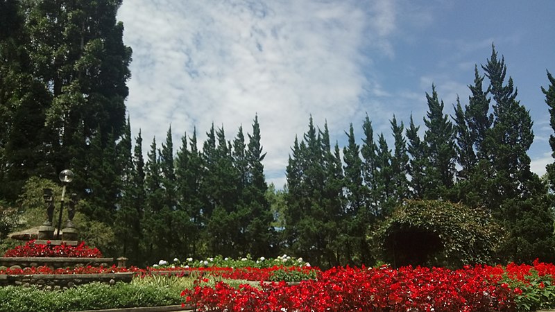 File:Garden in the mountain.jpg