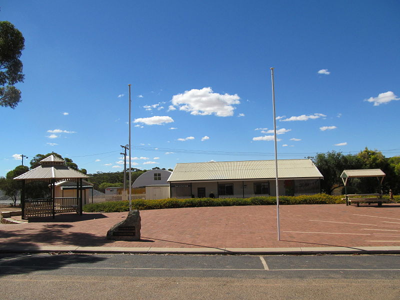 File:Goomalling old station overview 1.jpg