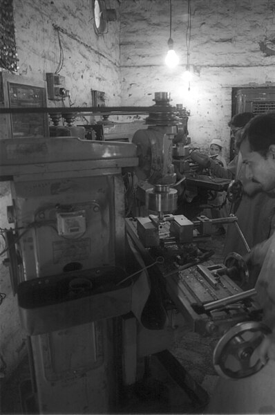 File:Gun workshop-darra adam khel.jpg