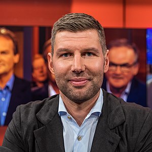 Thomas Hitzlsperger: Spielerkarriere, Weitere Karriere, Persönliches und soziales Engagement