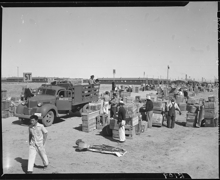 File:Heart Mountain Relocation Center, Heart Mountain, Wyoming. As carloads of personal belongings arriv . . . - NARA - 538772.tif