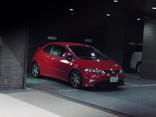 Honda CIVIC TYPE R EURO (FN2) edessä. JPG