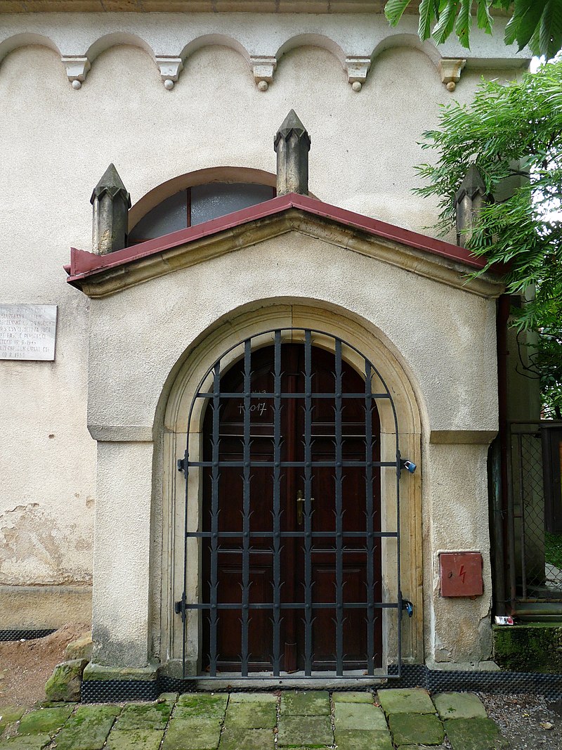 Hořice, synagogue, door (01).jpg