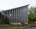 Deutsch: Ehemalige Ausstellungshalle Hyparschale in Magdeburg-Werder, östliche Hälfte der Südfassade. This is a photograph of an architectural monument. It is on the list of cultural monuments of Magdeburg.