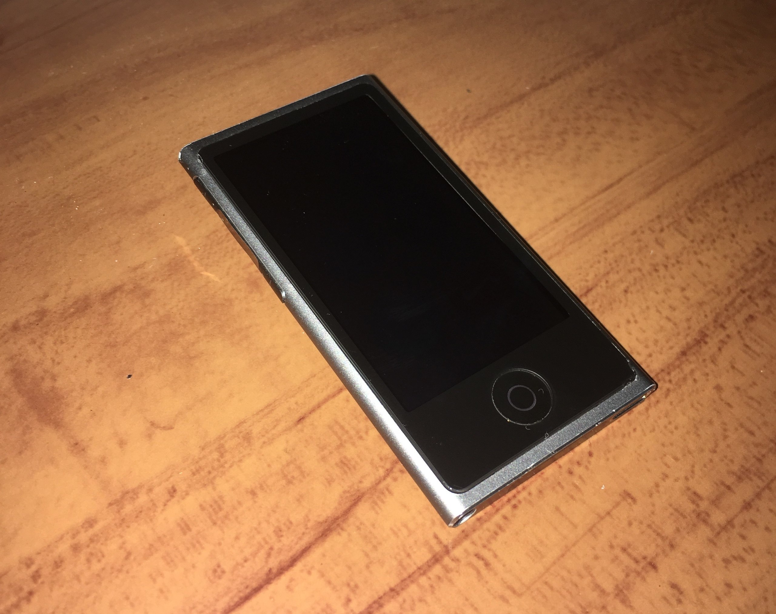 File:IPod nano (第7世代).jpg - Wikimedia Commons