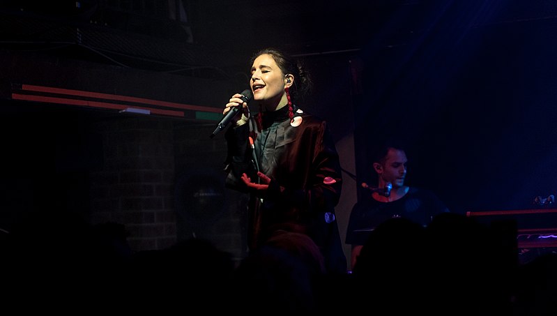 File:Jessie Ware and Sunflower Bean - Jazz Cafe - Thursday 22nd February 2018 JessWareJazzCafe220218-31 (40528622992).jpg