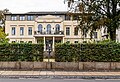 Wohnhaus mit Einfriedung und Garten